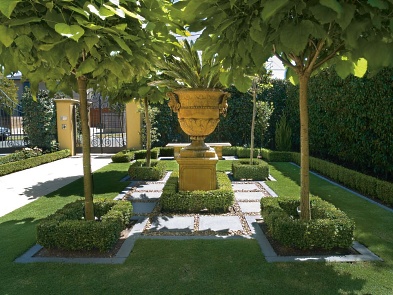 Image from http://www.scottbrown.com.au/traditional_gardens.htm
