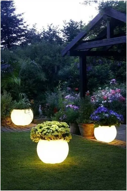 Glowing-Flower-Planters